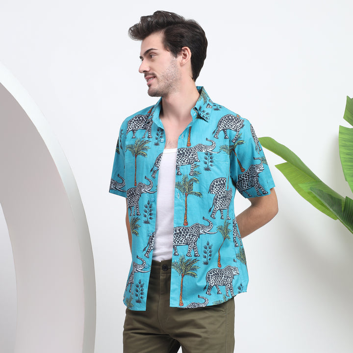 Casual vacation-ready men’s shirt with grey elephant print and short sleeves