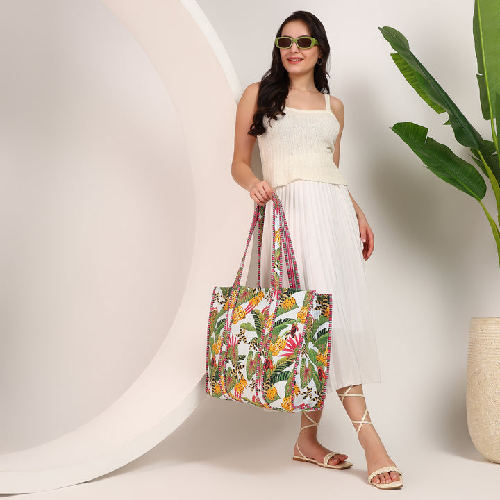 Reversible cotton tote bag with quilted tropical print