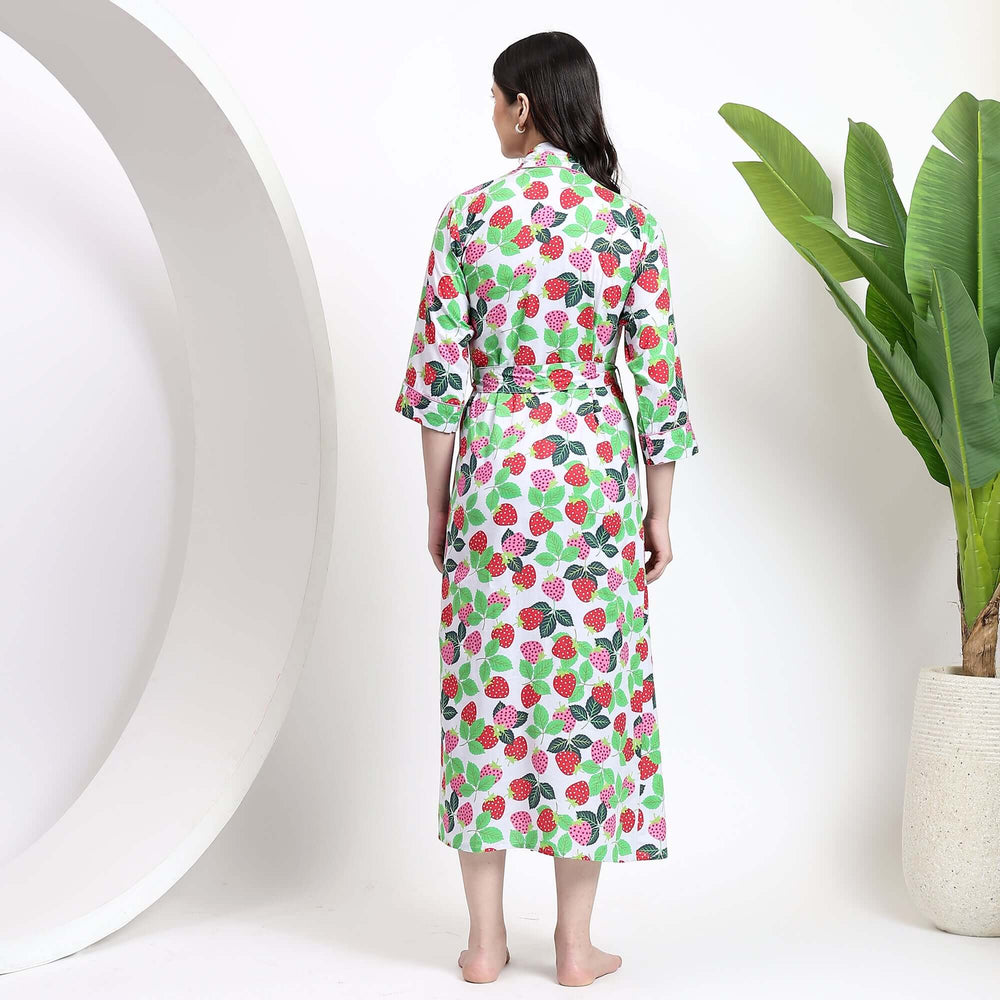 Strawberry print cotton kimono – lightweight women’s bathrobe with cute fruit pattern and soft fabric