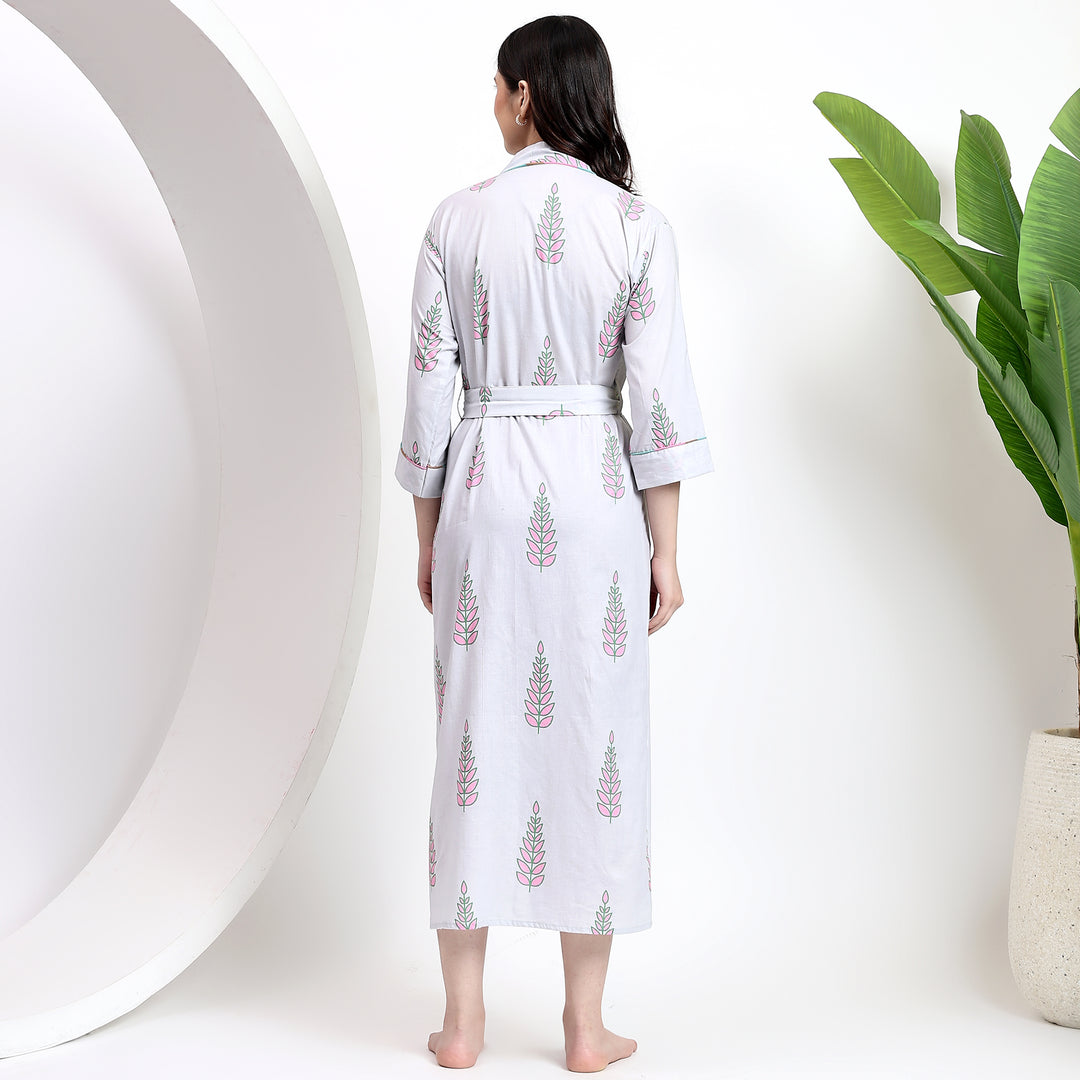 Back view of white kimono with a simple yet stylish design