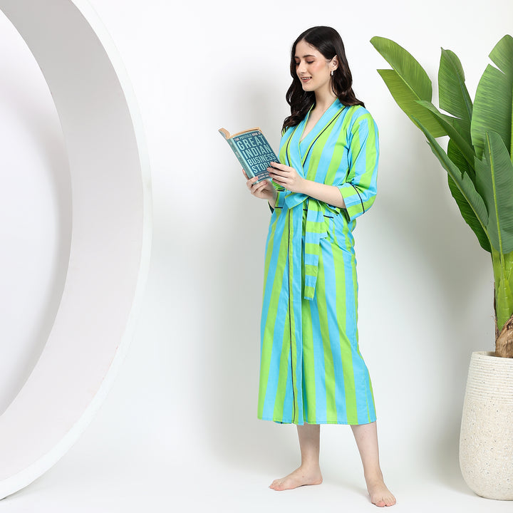  Full-length green striped nightgown, ideal for nighttime relaxation or as a bathrobe