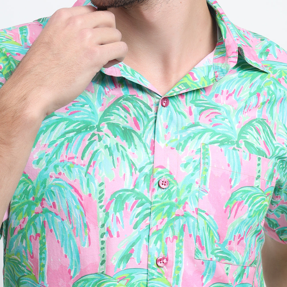 Men's relaxed fit shirt featuring bright floral design for sunny weather