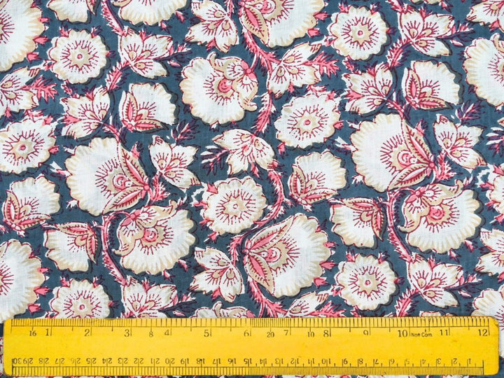 80 GSM lightweight cotton fabric for dressmaking, quilting, and crafts