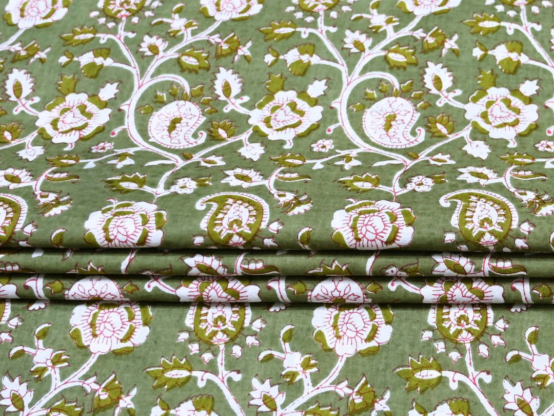 80 GSM lightweight cotton fabric for dressmaking, quilting, and crafts