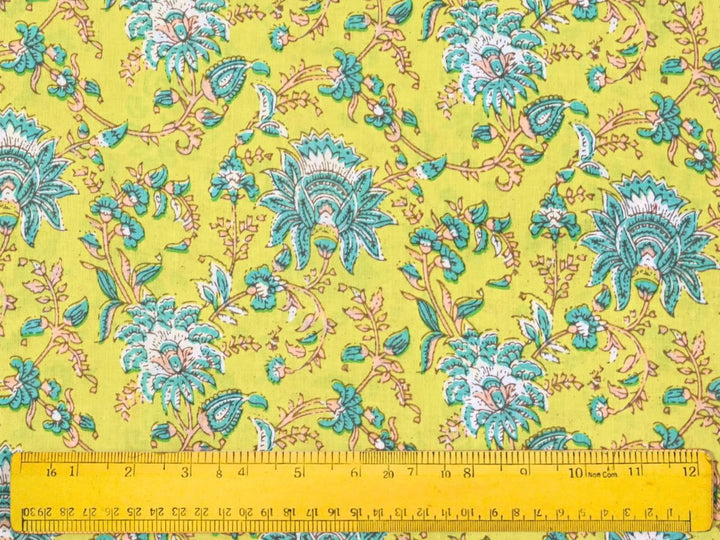 80 GSM quilting-weight cotton for quilts, patchwork, and fat quarters