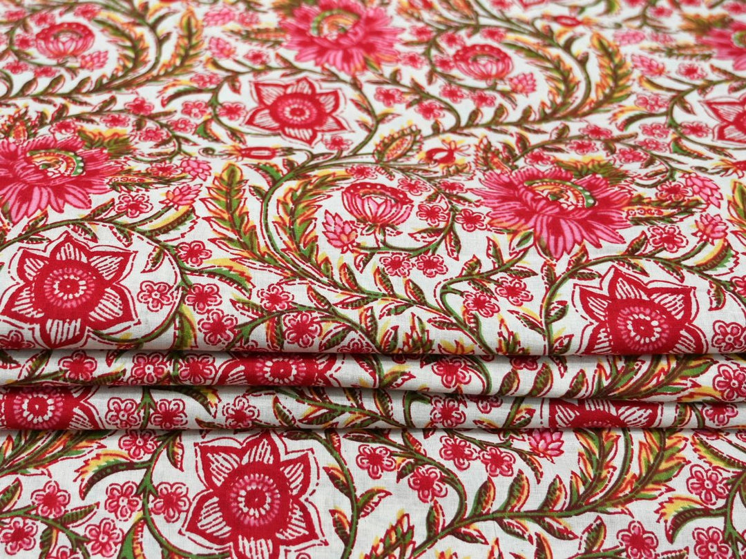 80 GSM lightweight cotton fabric for festive décor, gifts, and quilting