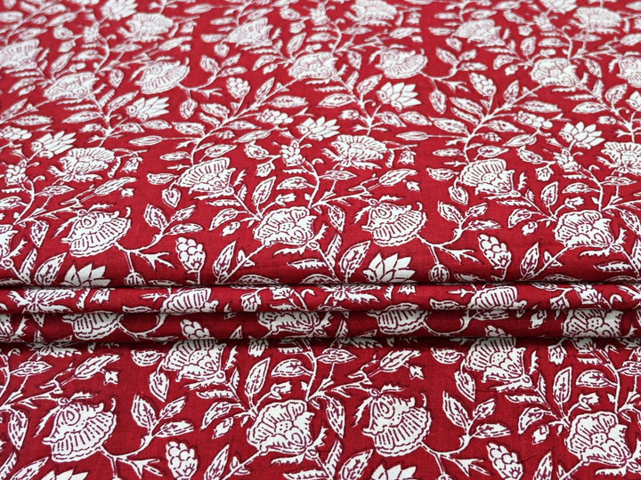 80 GSM lightweight cotton fabric for festive décor, gifts, and quilting