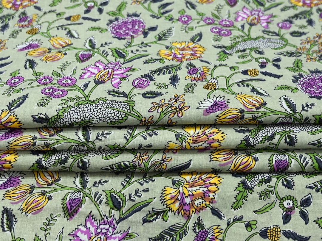 80 GSM quilting-weight cotton fabric for quilts, patchwork, and fat quarters